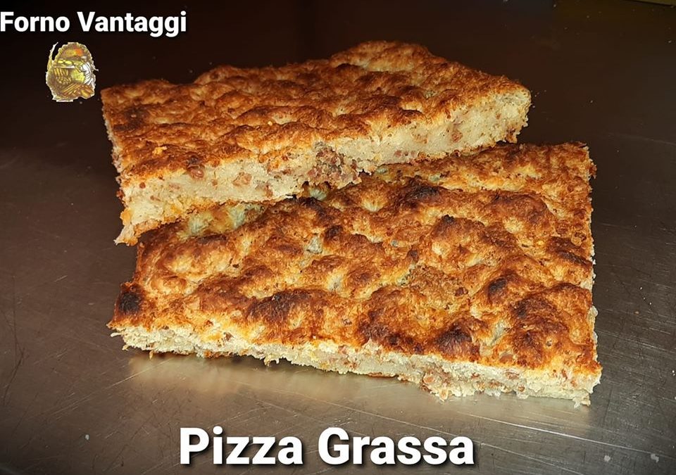Pizza con gli Sfrizzoli o Pizza Grassa